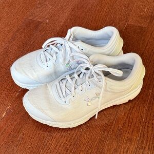 Under Armour Light Gray Athletic Shoes Size 7.5
